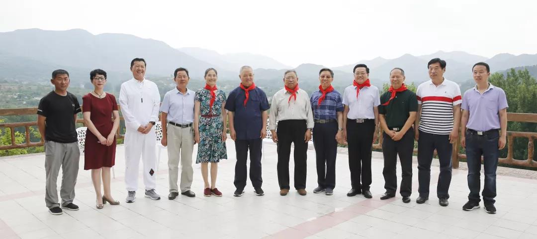 合影.jpg 合影.jpg