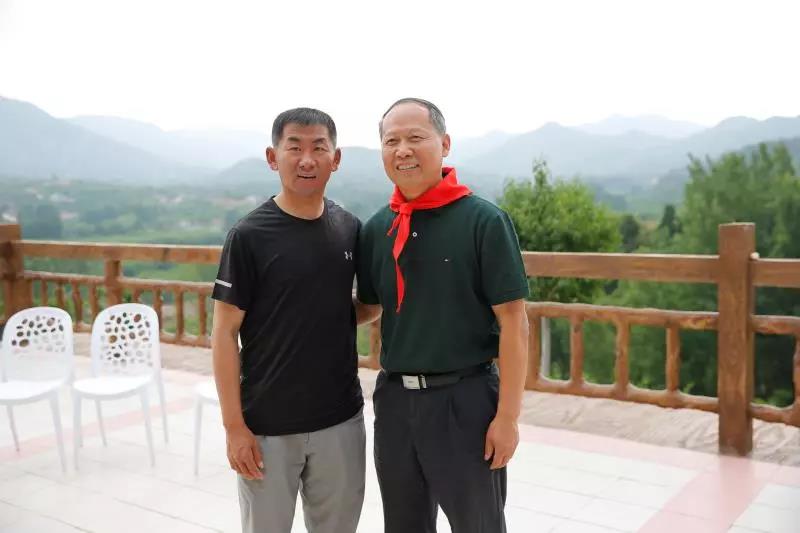 合影2.jpg 合影2.jpg